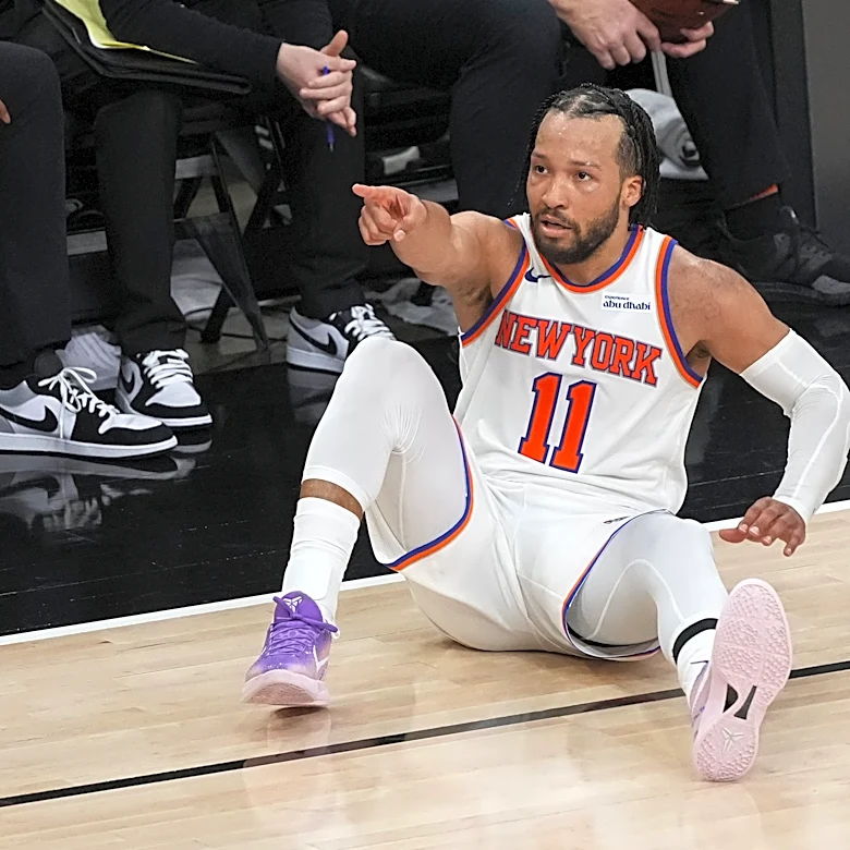 Jalen Brunson scores 30 and Knicks finish on 11-0 run, steal Game 1 from Spurs with 105-95 win