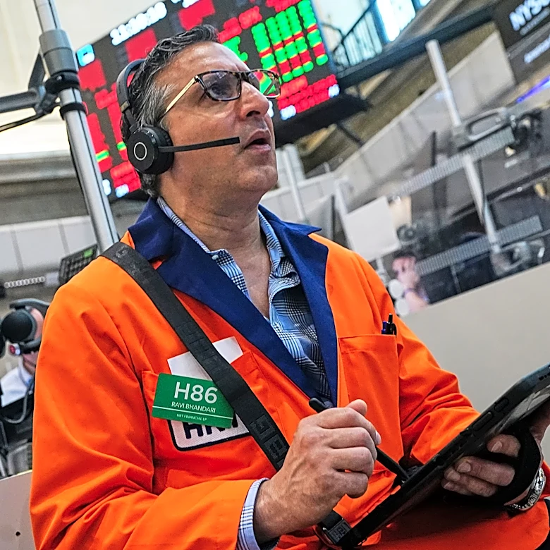 Slumping AI stocks weigh on Wall Street, even as oil price ease