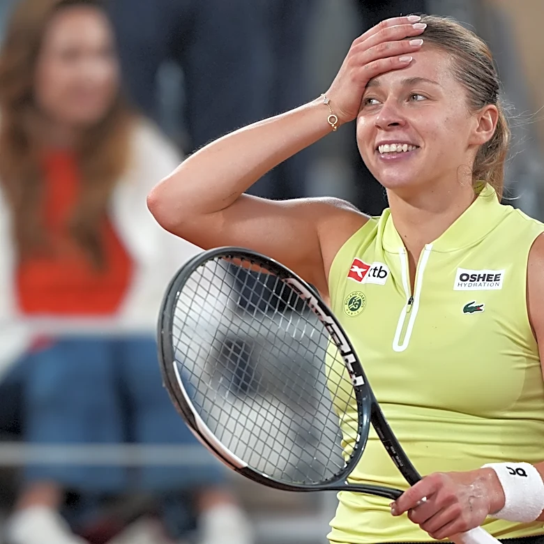 Unsung Polish qualifier Maja Chwalinska reaches French Open final as dream run continues