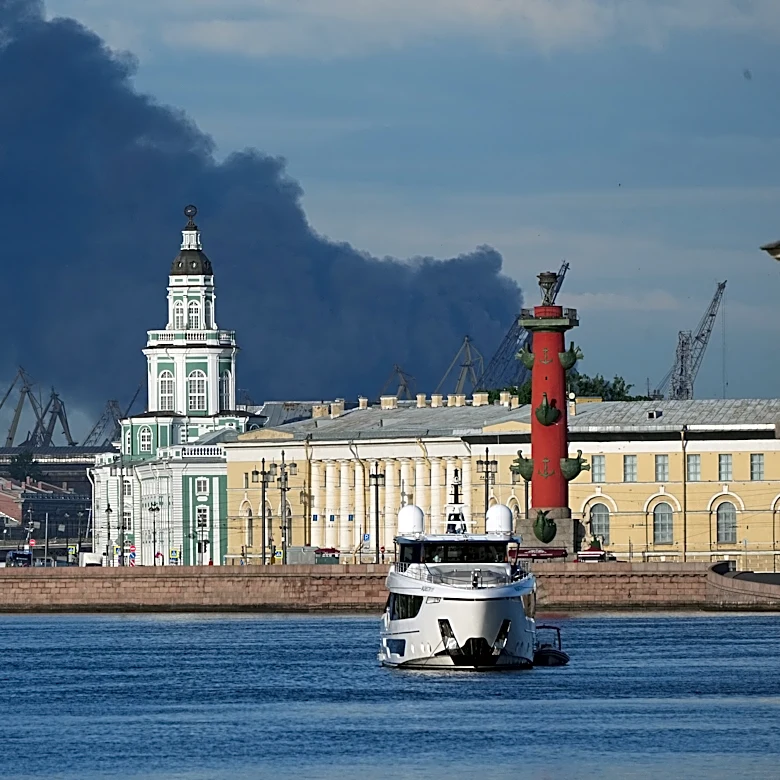 Ukraine targets St. Petersburg again after Putin rejects Zelenskyy's offer for direct talks
