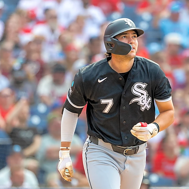 Jacob Gonzalez hits his first major league homer, White Sox beat the Phillies 6-3 to even series