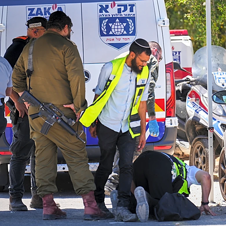 Arab attacker opens fire in central Israel, killing 1 and wounding 5