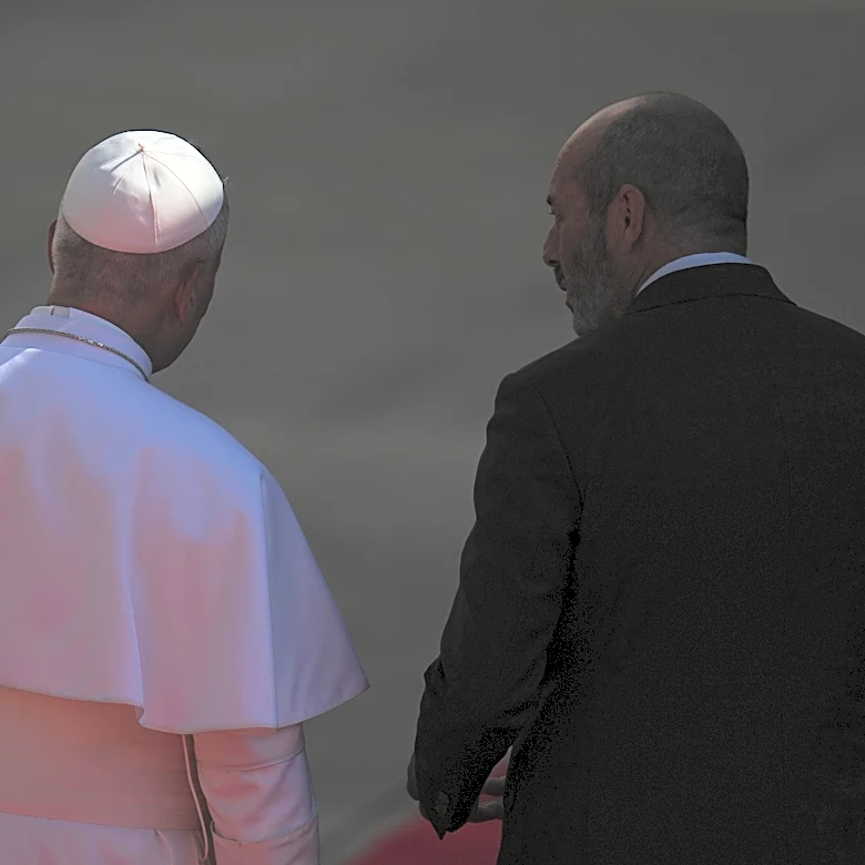 In first papal speech to Spanish parliament, pope demands respect for migrants