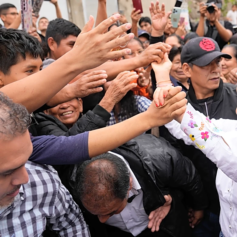Fujimori and nationalist Sánchez virtually tied as vote count continues in Peru