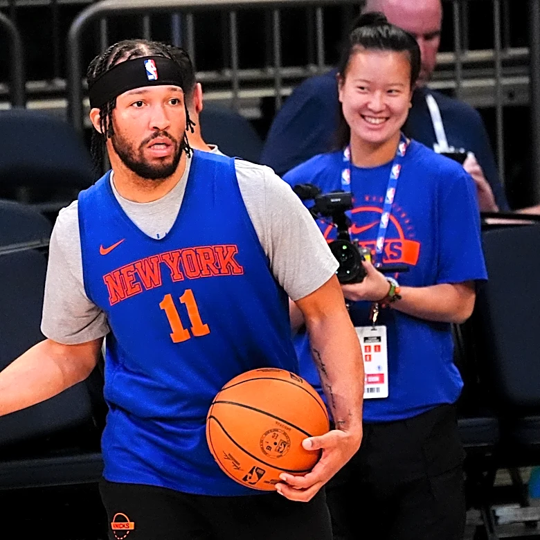 The Knicks try to move to the brink of a title in Game 3 of the NBA Finals against the Spurs