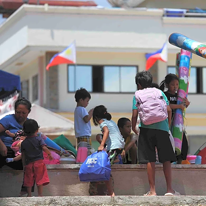 Aftershocks complicate Philippine recovery from quake that killed 45 and displaced thousands
