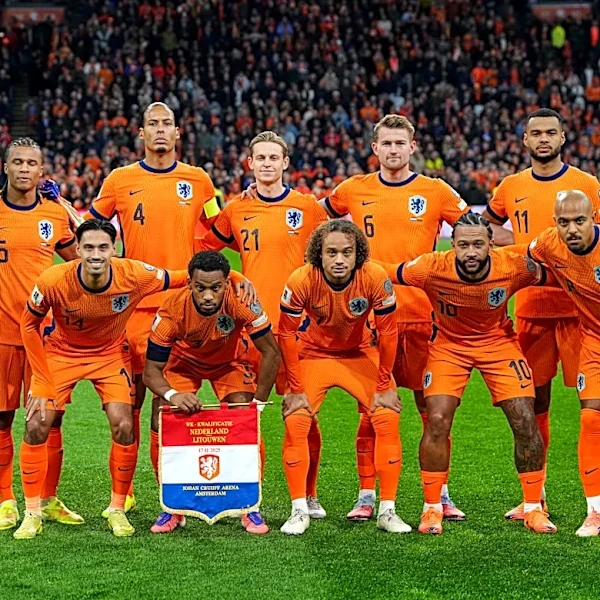 Netherlands keeper Bart Verbruggen day-to-day with hip injury ahead of World Cup game against Japan