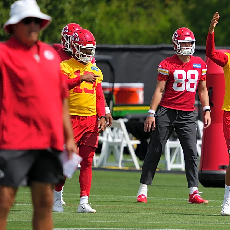 Chiefs lock in Patrick Mahomes through 2033 with a $504.75M reworked deal, AP source says