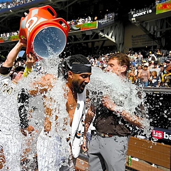 Tatis hits just 2nd homer of season to give Padres 5-4 win over Reds