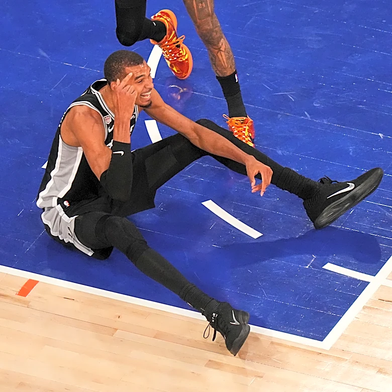 Victor Wembanyama nearly hit by egg following loss to Knicks, video shows