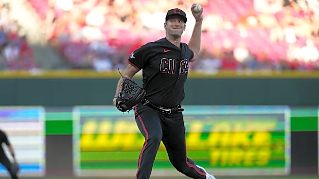 Dunn's error leads to 3-run 9th, Diamondbacks beat Reds 5-2