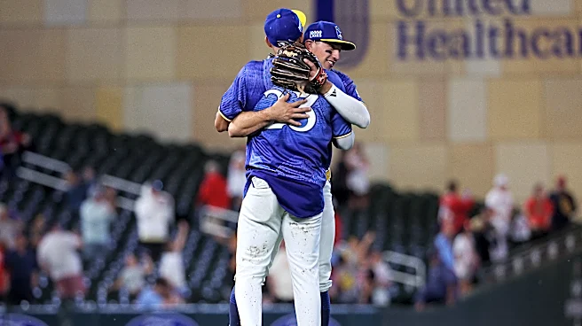Clemens, Lewis, Lee homer off Stanek in the Twins' 9-8 win over the Cardinals
