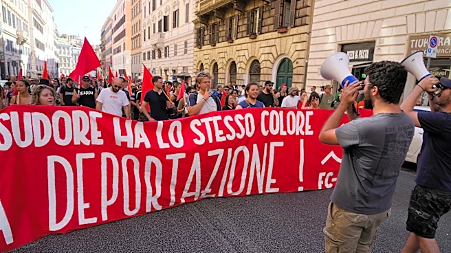 Thousands march in Rome in rival anti- and pro-migration rallies
