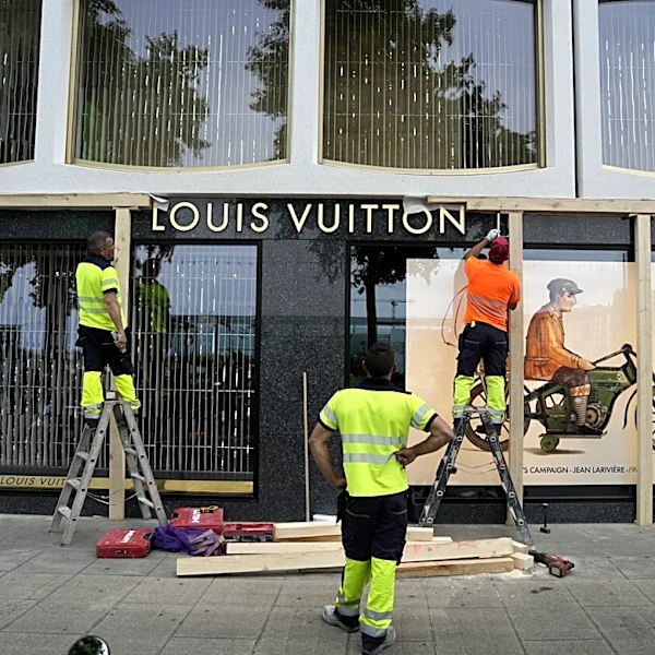 Downtown Geneva boards up as drastic security tightens ahead of anti-G7 protests