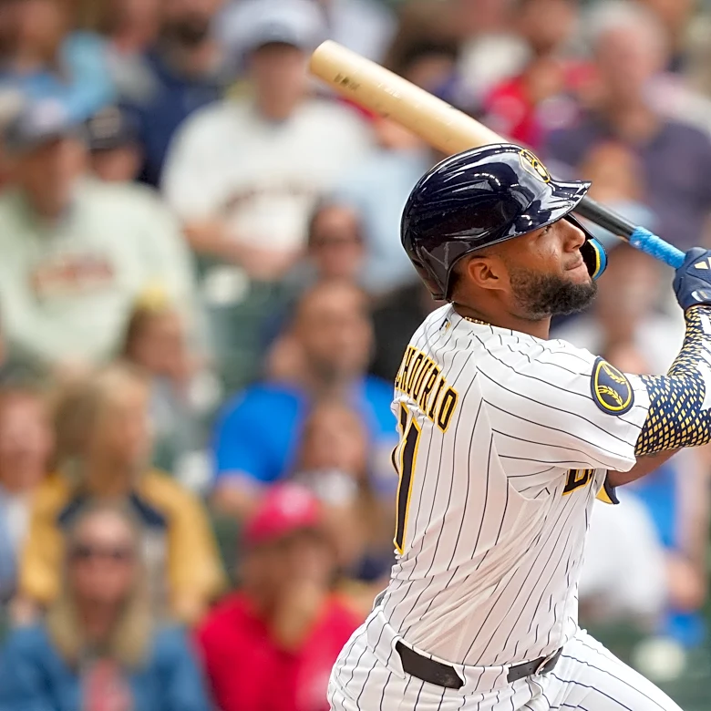 Chourio, Perkins homers power Brewers past Sánchez and Phillies 4-0