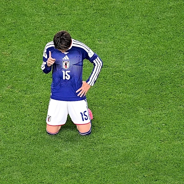 Daichi Kamada's late goal gives Japan a 2-2 draw with the Netherlands in World Cup opener for both