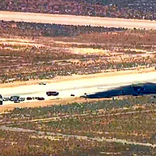 B-52 on test flight plunged at nearly a mile a minute before crashing, killing 8