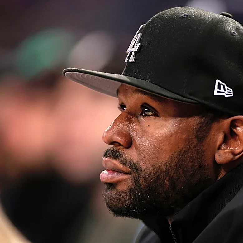 Floyd Mayweather faces felony charges in Las Vegas
