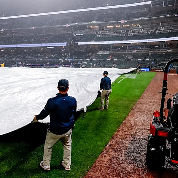 Braves-Giants game suspended by rain, to resume Wednesday at 2 p.m. with Giants up 3-2