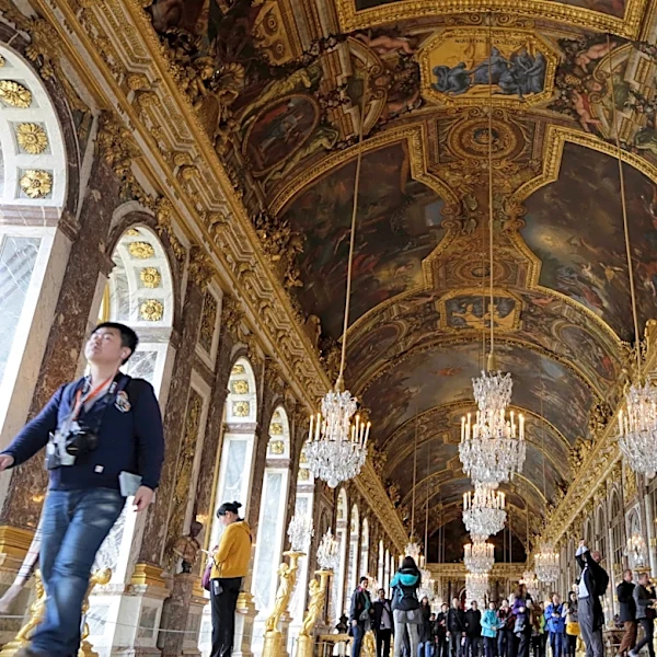 Macron deploys Versailles’ gold, mirrors and history in a high-stakes courtship of Trump