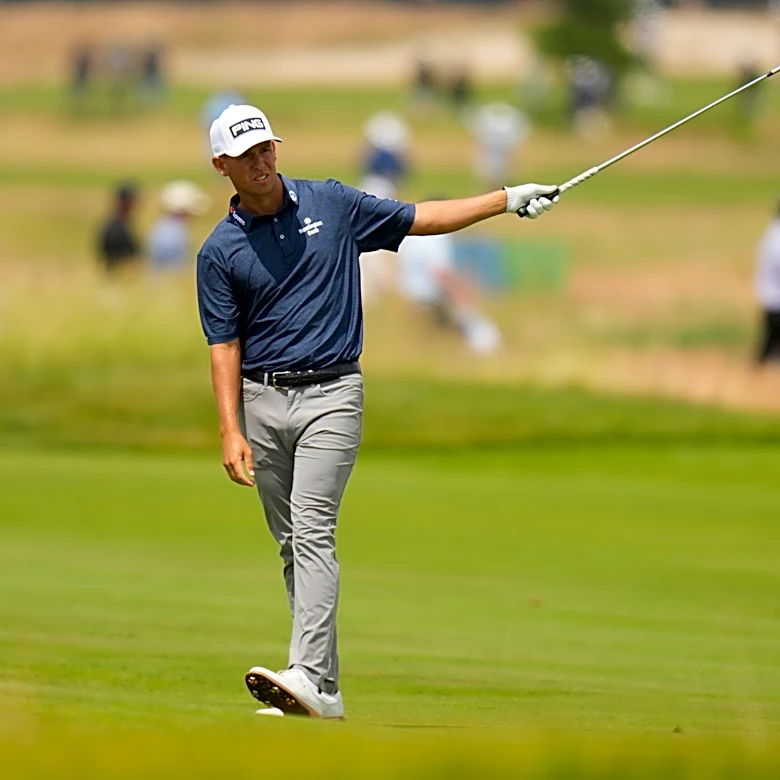 US Open starts on soft Shinnecock with strong wind. Sam Stevens takes the early lead