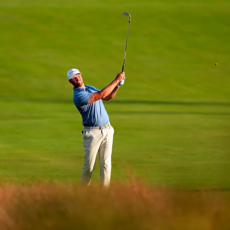 Wyndham Clark seizes on changing nature of Shinnecock to lead US Open