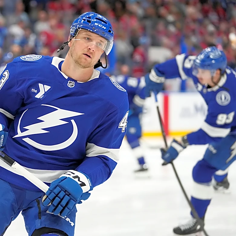 Leafs acquire Darren Raddysh from Lightning and sign him to an 8-year contract