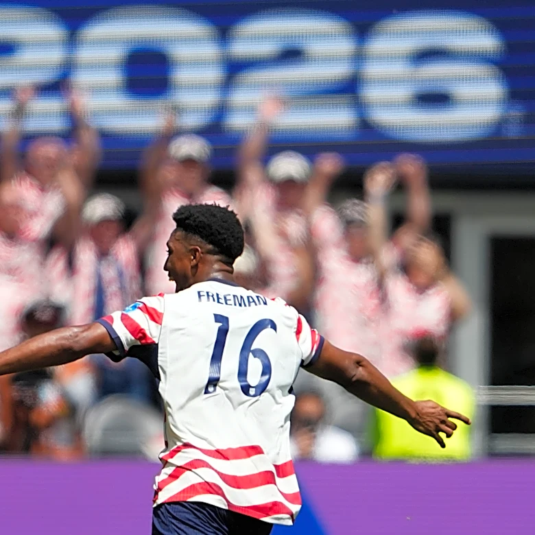 US reaches World Cup knockout round and wins its group with 2nd straight victory, 2-0 over Australia