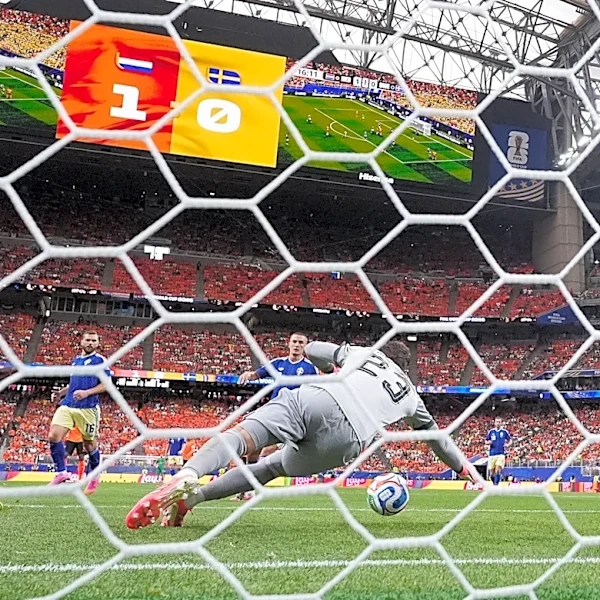 Brobbey and Gakpo strike twice each as Netherlands routs Sweden 5-1 to lead Group F