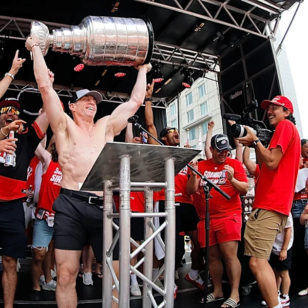 Hurricanes fans jam into downtown Raleigh for Stanley Cup parade and rally