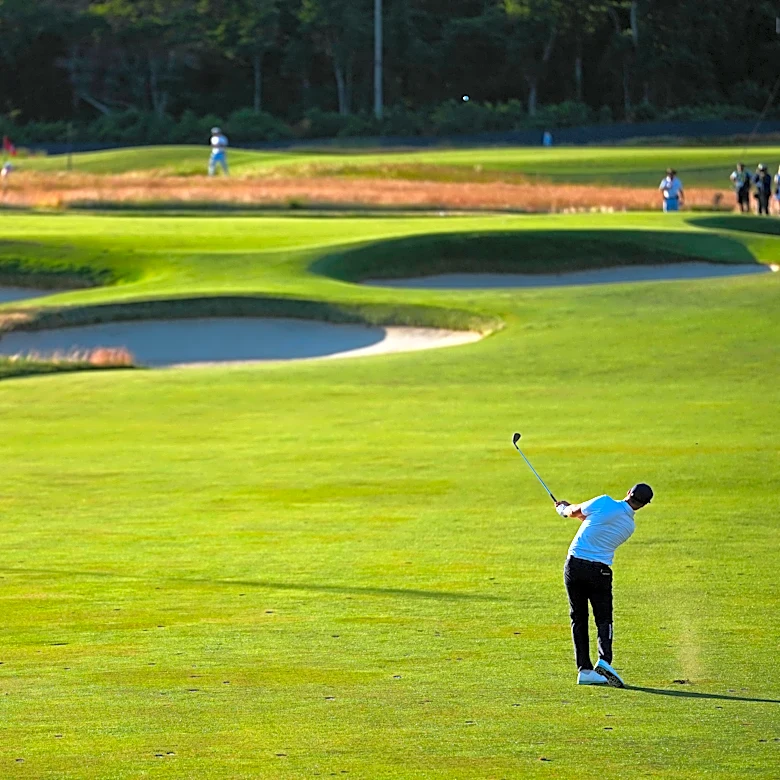 Wyndham Clark turning the US Open into a runaway. Scheffler still has hope for a slam