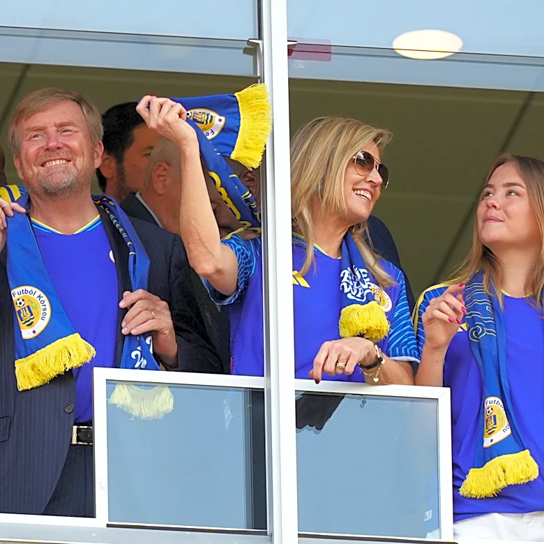 Dutch royals swap orange for blue as they cheer for the Netherlands, then Curaçao at the World Cup