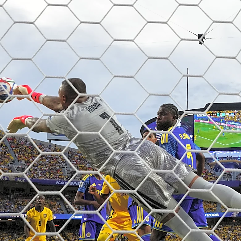 Curacao’s Eloy Room makes 15 saves, sends island nation to 0-0 draw with Ecuador in World Cup