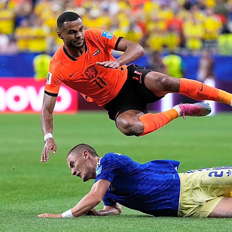 One Extraordinary Photo: Players avoid injury and create a moment of parallel soccer symmetry