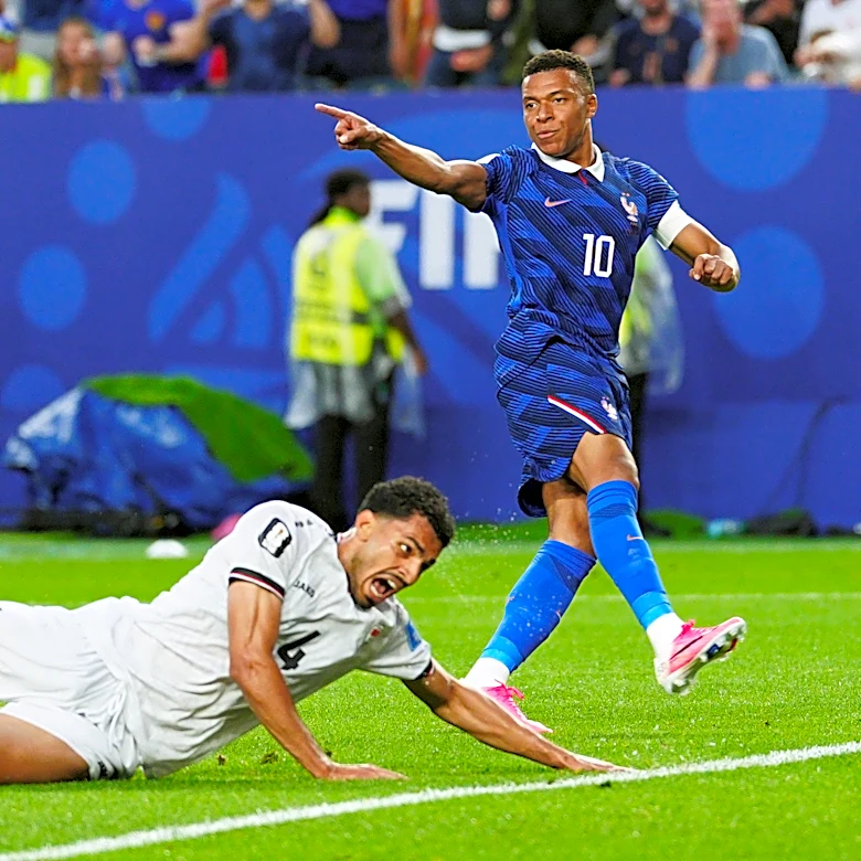 Kylian Mbappé of France scores 2 goals to reach 16 in World Cup career, tying for 2nd most