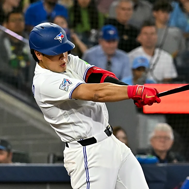 Kazuma Okamoto homers and Blue Jays' bullpen shuts the door in 4-2 victory over Astros
