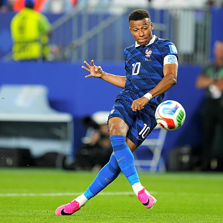 Messi and Mbappé romping through World Cup with dazzling display of history-making goals