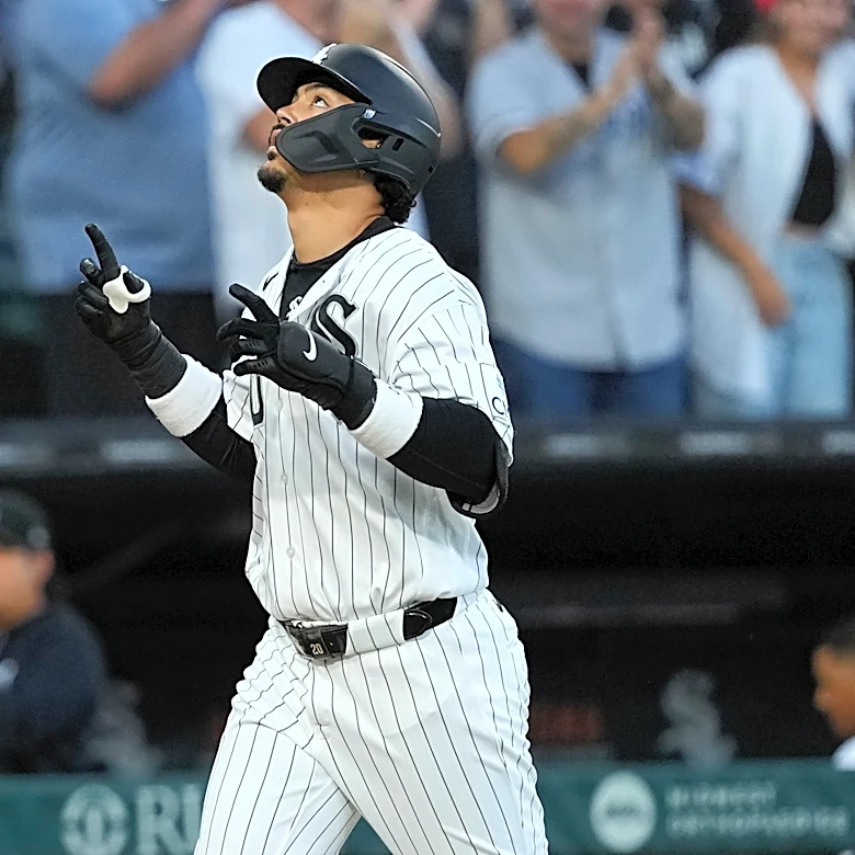 Miguel Vargas hits a home run to lift Chicago White Sox over Cleveland Guardians, 2-1