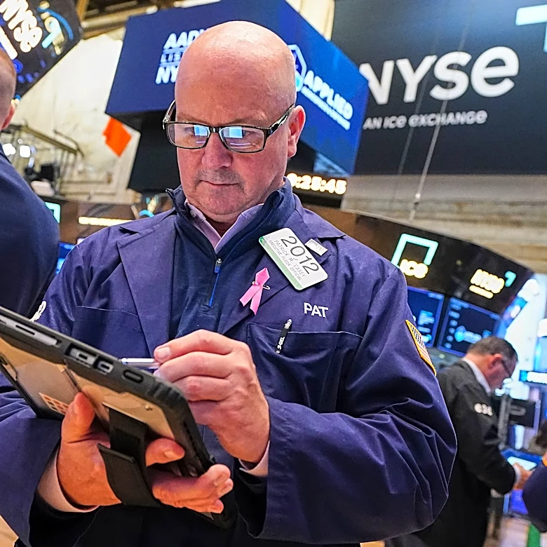 US stocks edge higher as falling oil prices help take pressure off the market