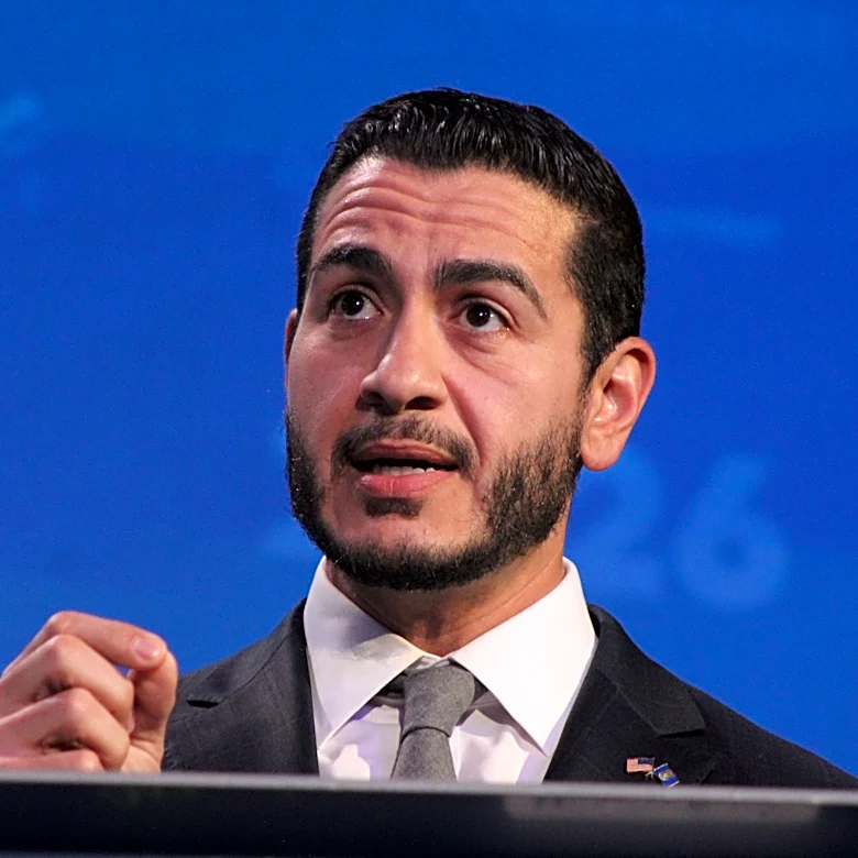 AP Exclusive: Sen. Van Hollen backs El-Sayed for Michigan Senate in break from Democratic leadership