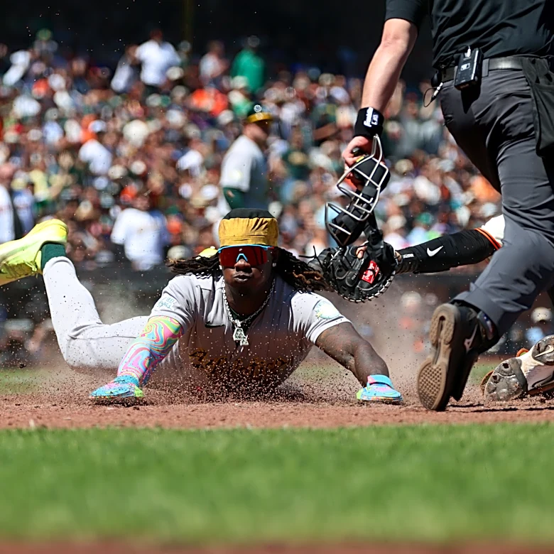 Athletics score 4 times with 2 out in the 9th inning, rally to beat the Giants 9-6