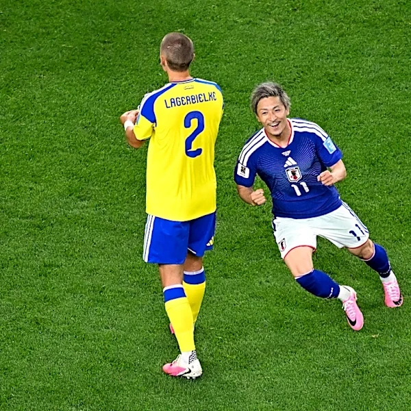 Japan and Sweden play to 1-1 draw as both advance to knockout round at the World Cup
