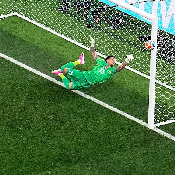 One Extraordinary Photo: US forward Christian Pulisic denied by Turkey goalkeeper