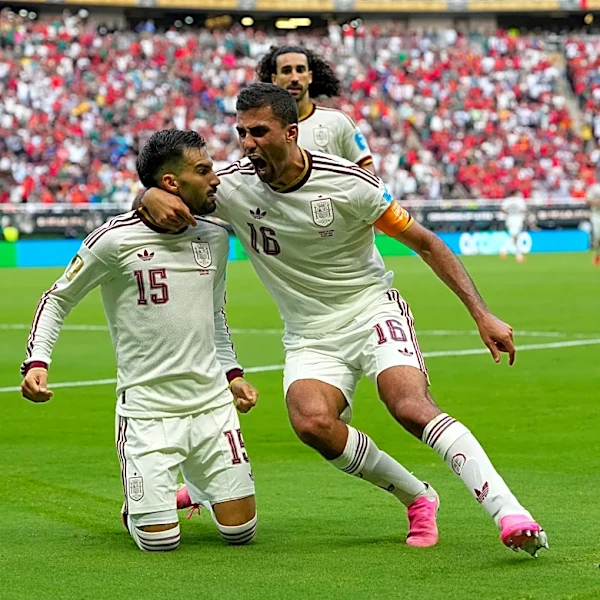 Spain wins World Cup group, beating Uruguay 1-0 as Muslera’s error sends 2-time champion home