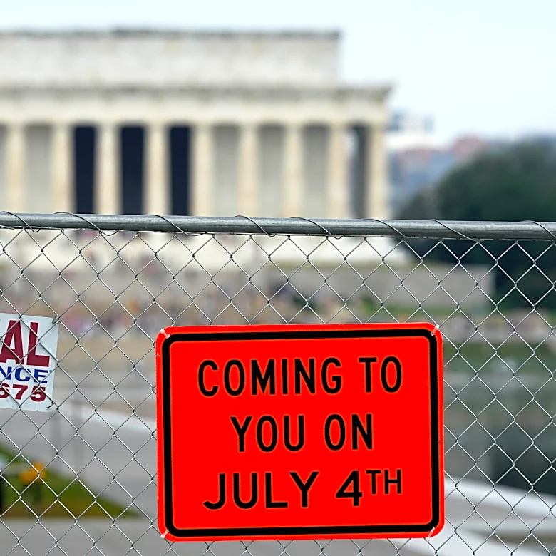 A Reflecting Pool that has long enticed visitors now gains police scrutiny under Trump