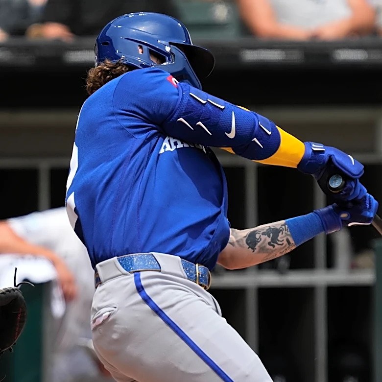 Carter Jensen extends his hitting streak as the Royals avoid sweep in 5-4 win over the White Sox