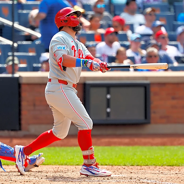 Kyle Schwarber sets Phillies record with MLB-best 30th homer in 5-4 win over Mets