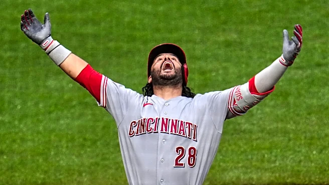 Reds' Eugenio Suárez leaves after taking pitch to hand; X-ray inconclusive, CT scan scheduled