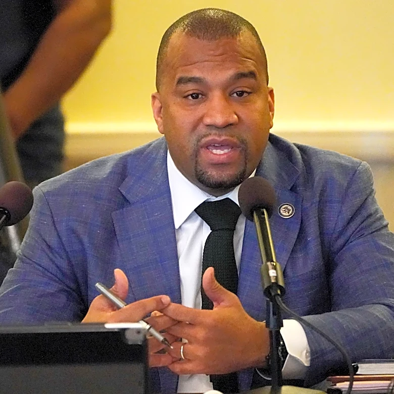 Mississippi district attorney pleads guilty to bribery conspiracy and resigns
