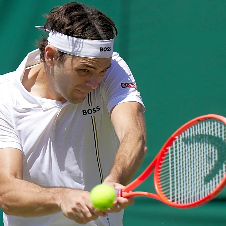 Taylor Fritz wins match and style points at Wimbledon. De Minaur also advances